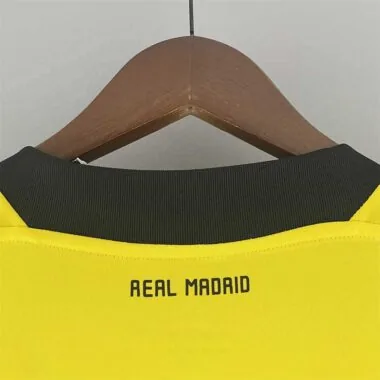11-12 Cartão amarelo para o guarda-redes do Real Madrid