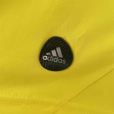 11-12 Cartão amarelo para o guarda-redes do Real Madrid