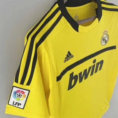 11-12 Cartão amarelo para o guarda-redes do Real Madrid