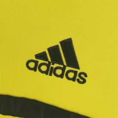 11-12 Cartão amarelo para o guarda-redes do Real Madrid