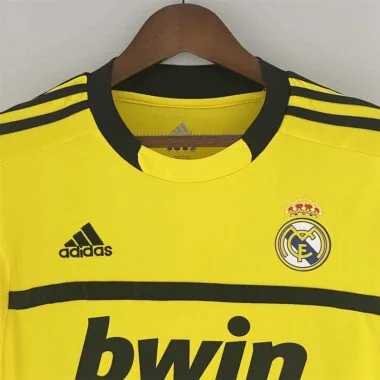 11-12 Cartão amarelo para o guarda-redes do Real Madrid