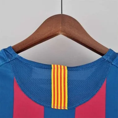 05-06 Camisola de manga comprida do Barcelona (jogo em casa)