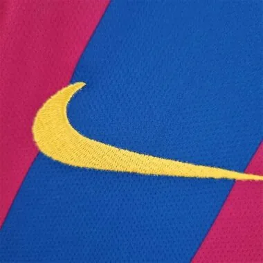 05-06 Camisola de manga comprida do Barcelona (jogo em casa)