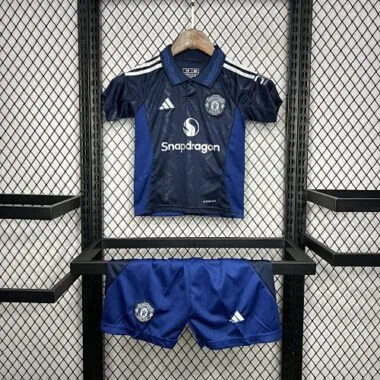 Equipamento infantil azul-escuro do Manchester United 24-25