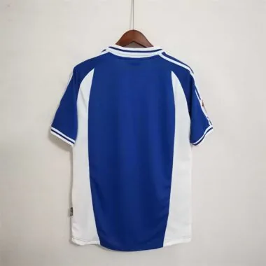 2000, Yugoslavia, en casa
