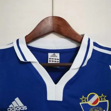 2000, Yugoslavia, en casa