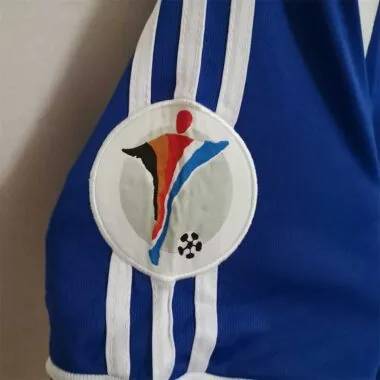 2000, Yugoslavia, en casa