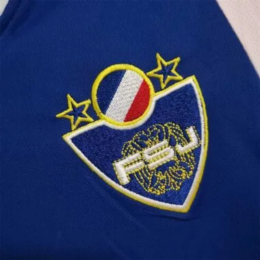 2000, Yugoslavia, en casa