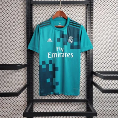 17-18 Terceiro equipamento do Real Madrid para jogos fora de casa