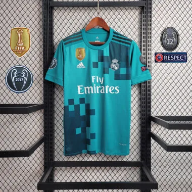17-18 Terceiro equipamento do Real Madrid para jogos fora de casa