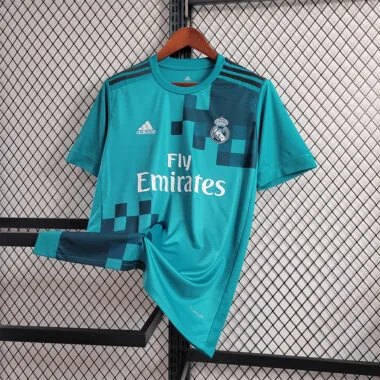 17-18 Terceiro equipamento do Real Madrid para jogos fora de casa