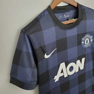 13-14 Tercera equipación negra del Manchester United para partidos fuera de casa