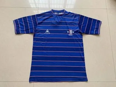 83-85 Chelsea (em casa)