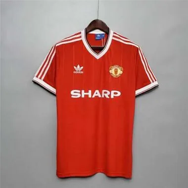 83-84 Manchester United (em casa)