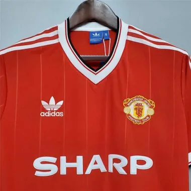 83-84 Manchester United (à domicile)