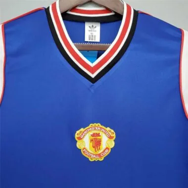 85-86 Manchester United away