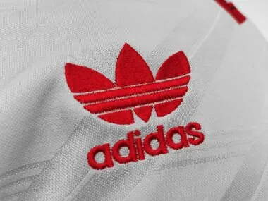 86-88 Manchester United away white