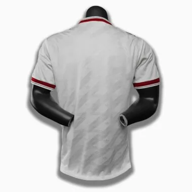 86-88 Manchester United away white