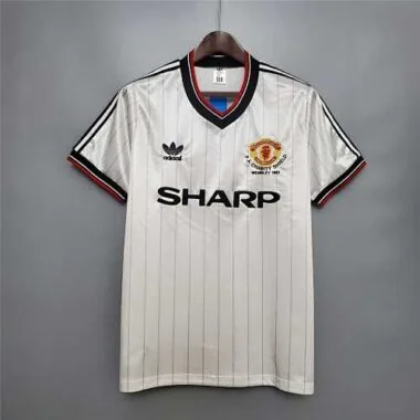 82-83 Manchester United (fora de casa)
