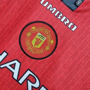 96-97: equipación local del Manchester United