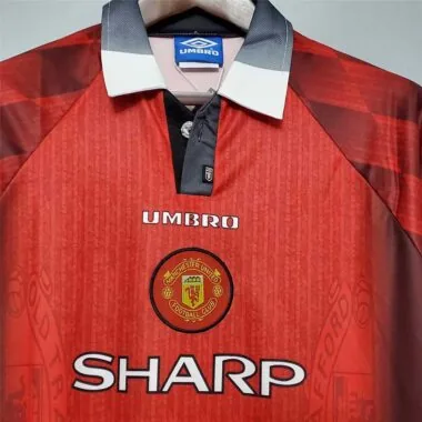 96-97: equipación local del Manchester United