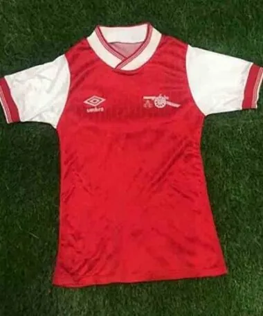 84-85 Arsenal em casa