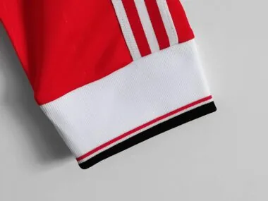 Camisola de manga comprida do Manchester United (jogo em casa) 82-83
