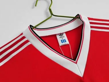 Camisola de manga comprida do Manchester United (jogo em casa) 82-83