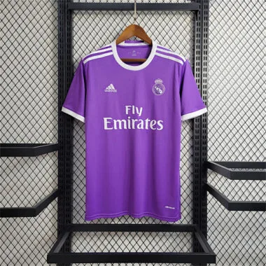 16-17 Real Madrid, divisa da trasferta viola