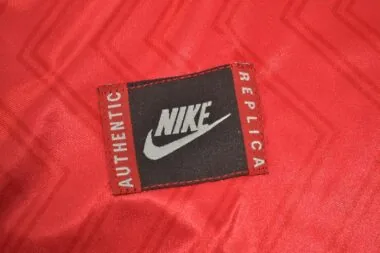 Maillot rouge domicile de l'Arsenal 97-98