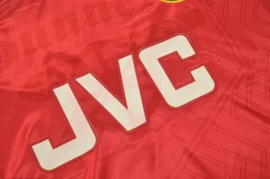 Maillot rouge domicile de l'Arsenal 97-98