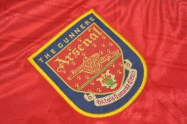 Maillot rouge domicile de l'Arsenal 97-98
