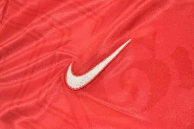 Maillot rouge domicile de l'Arsenal 97-98