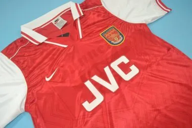 Maillot rouge domicile de l'Arsenal 97-98