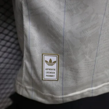 Camiseta del Manchester United 2025/26, versión retro blanca, modelo de jugador (tallas S-2XL)