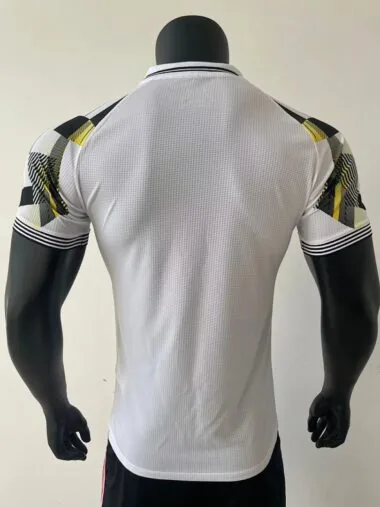 25-26 Camisola branca do Real Madrid, versão especial para jogadores