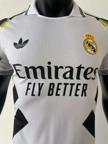 25-26 Camisola branca do Real Madrid, versão especial para jogadores