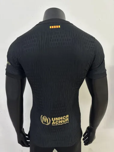Maillot noir « Special Player Version » de Barcelone, numéros 25 et 26