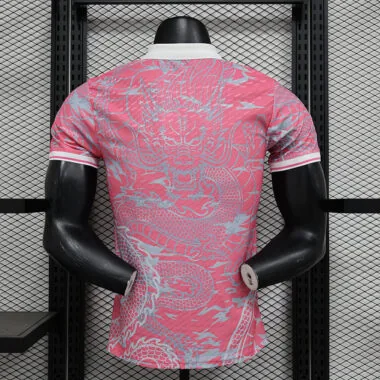 Camisa do Real Madrid com o dragão rosa, versão jogador, 24-25