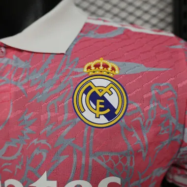 Camisa do Real Madrid com o dragão rosa, versão jogador, 24-25