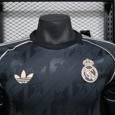Camisa do Real Madrid, modelo retro preta, versões de jogador, 24-25