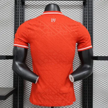 Maillot rouge du Real Madrid, version spéciale joueur, numéros 24 et 25