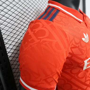 Maillot rouge du Real Madrid, version spéciale joueur, numéros 24 et 25