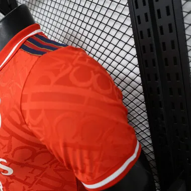 Maillot rouge du Real Madrid, version spéciale joueur, numéros 24 et 25