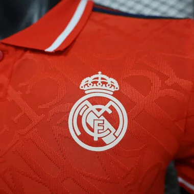 Maillot rouge du Real Madrid, version spéciale joueur, numéros 24 et 25