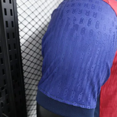 Camiseta de la temporada 2024-2025 del Barcelona, versión para jugador (patrocinador principal)