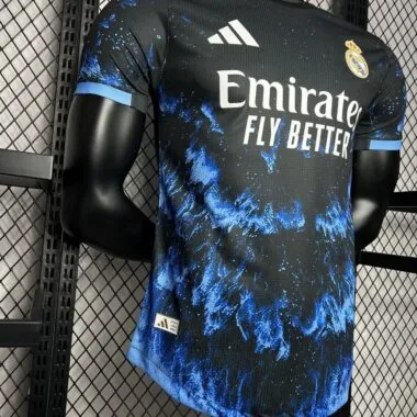 Camisa do Real Madrid em azul oceano, versões de jogador, 24-25