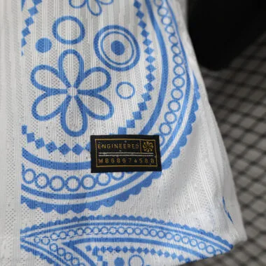 Maillot blanc de Barcelone, version spéciale joueur, numéros 24 et 25