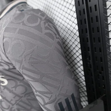 Camisa de manga comprida do Real Madrid, versão para o terceiro jogador fora de casa, n.º 24-25