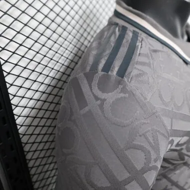 Camisa de manga comprida do Real Madrid, versão para o terceiro jogador fora de casa, n.º 24-25